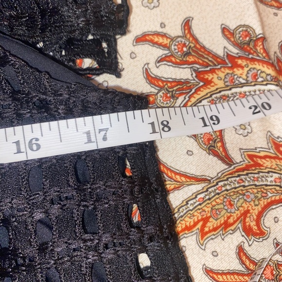 Banana Republic Eyelet Flutter
Sleeve Blouse, sz Small - Picture 10 of 12